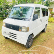 MITSUBISHI MINICAB 2001