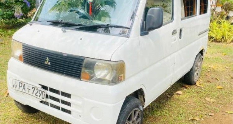 MITSUBISHI MINICAB 2001