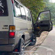 NISSAN CARAVAN 1999