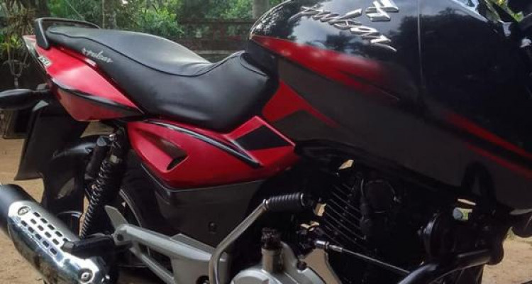 BAJAJ PULSAR 150 2015