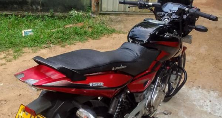 BAJAJ PULSAR 150 2015
