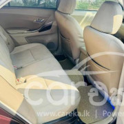 TOYOTA PREMIO 2011