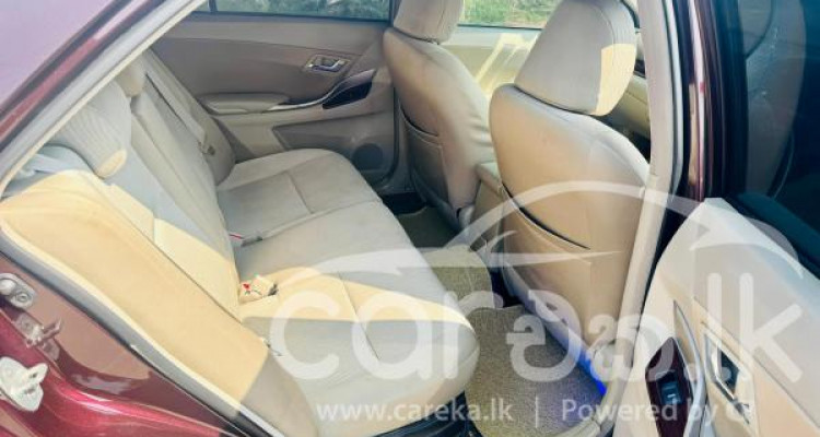 TOYOTA PREMIO 2011