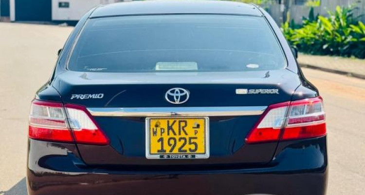 TOYOTA PREMIO 2011