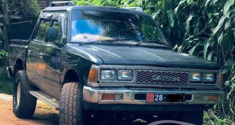 NISSAN DATSUN 1983