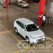 MITSUBISHI OUTLANDER PHEV 2015