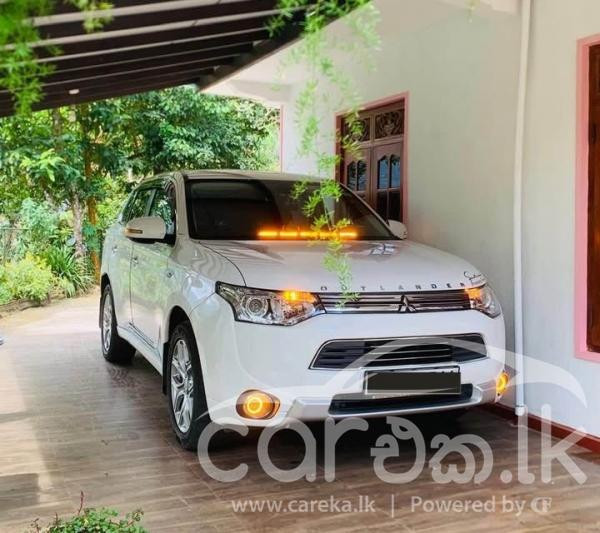MITSUBISHI OUTLANDER PHEV 2015