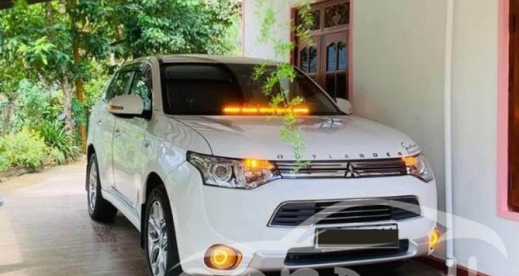 MITSUBISHI OUTLANDER PHEV 2015