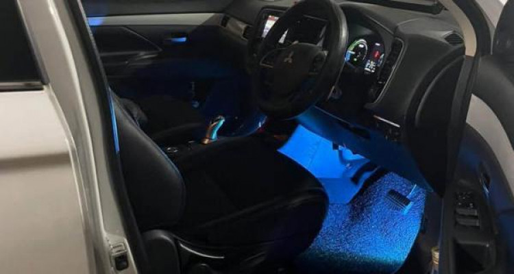 MITSUBISHI OUTLANDER PHEV 2015