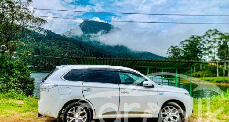 MITSUBISHI OUTLANDER PHEV 2015