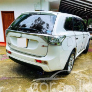 MITSUBISHI OUTLANDER PHEV 2015