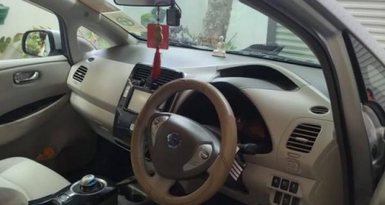 NISSAN LEAF 2012