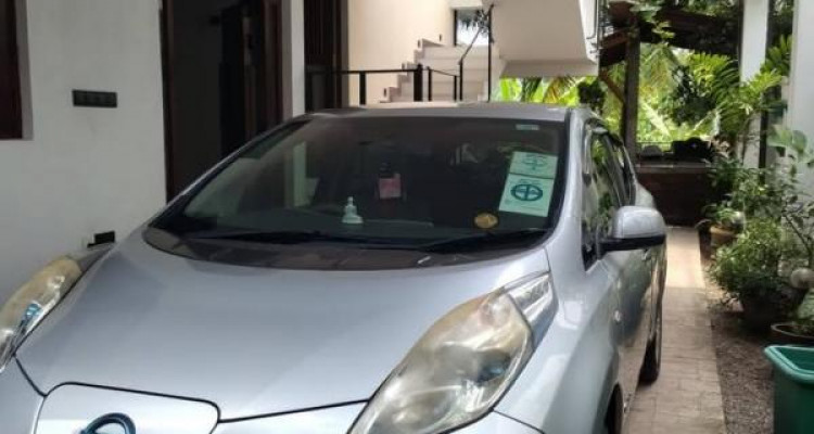 NISSAN LEAF 2012