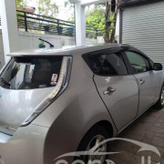 NISSAN LEAF 2012
