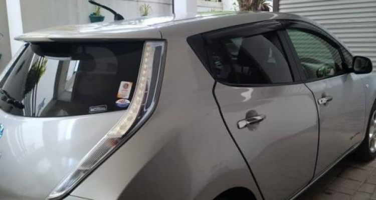 NISSAN LEAF 2012
