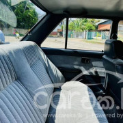 NISSAN TRAD SUNNY 1989