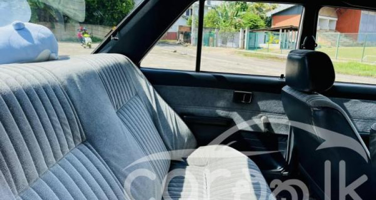 NISSAN TRAD SUNNY 1989