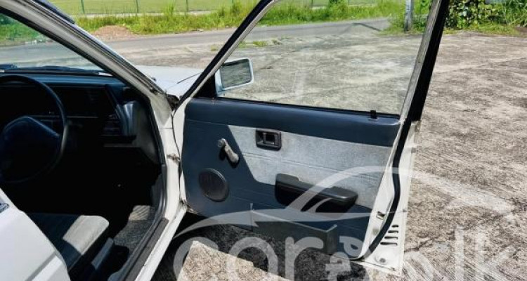 NISSAN TRAD SUNNY 1989