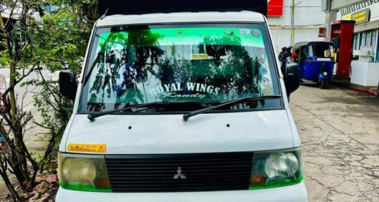 MITSUBISHI MINI MASTER 2003