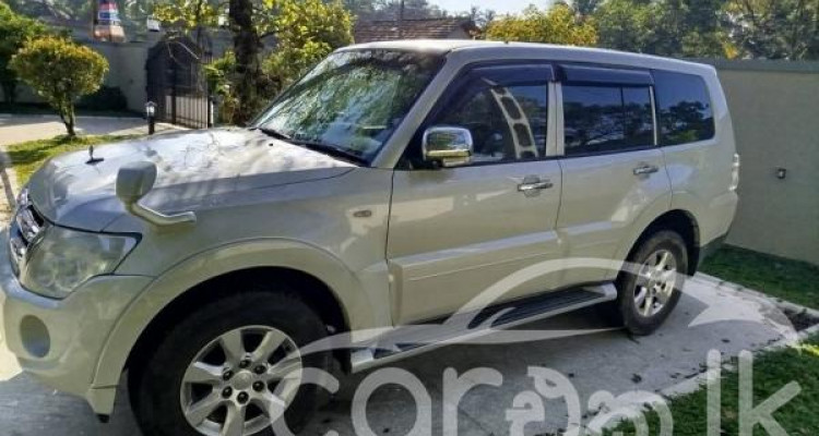 MITSUBISHI MONTERO 2013