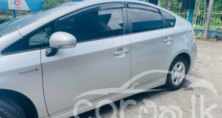 TOYOTA PRIUS 2011