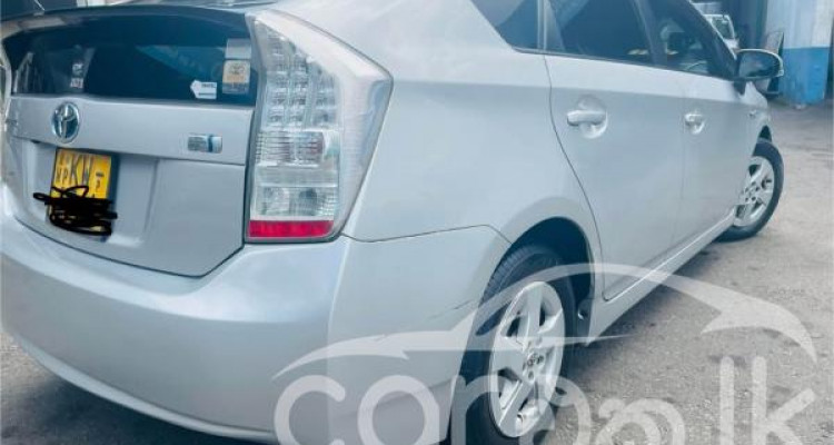 TOYOTA PRIUS 2011