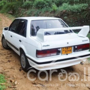 MAZDA FAMILIA 323 1989