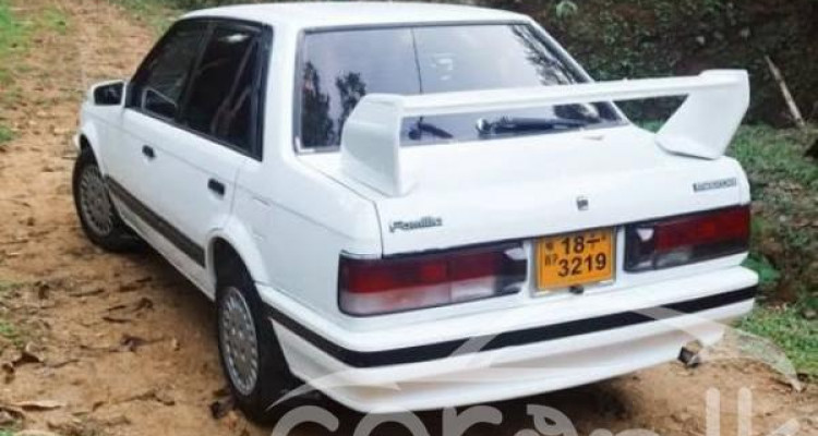 MAZDA FAMILIA 323 1989