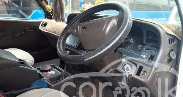TOYOTA DOLPHIN 1995