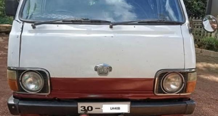 TOYOTA HIACE LH40 1981