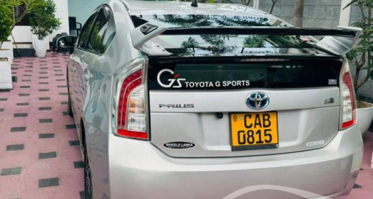 TOYOTA PRIUS 2012