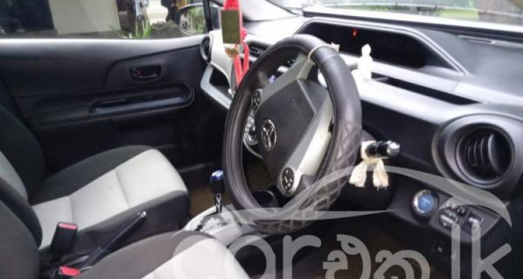 TOYOTA AQUA 2013