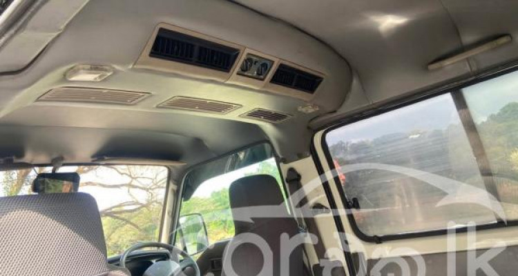 NISSAN CARAVAN 1997