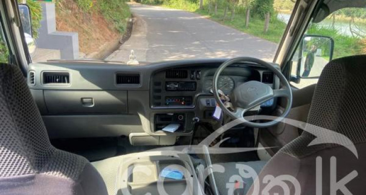 NISSAN CARAVAN 1997