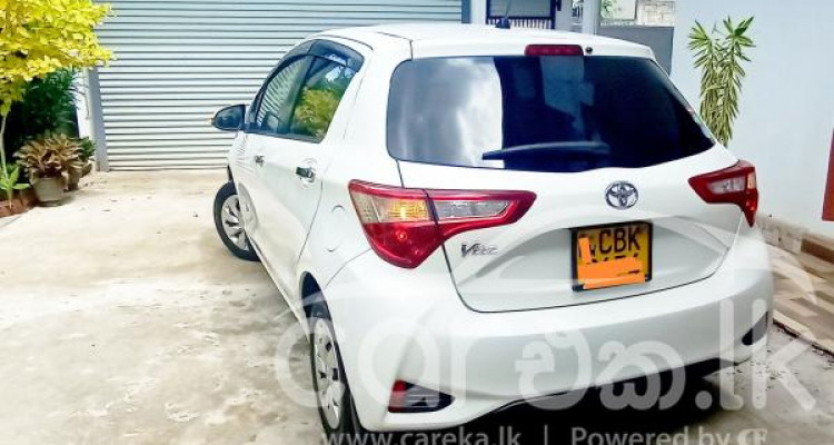 TOYOTA VITZ 2017
