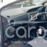 TOYOTA VITZ 2017