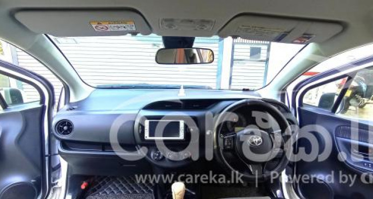 TOYOTA VITZ 2017