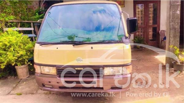 NISSAN CARAVAN 1989
