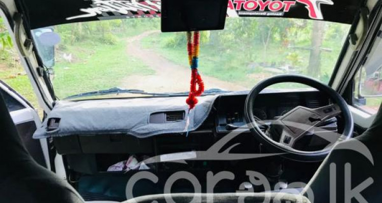 TOYOTA HIACE 1987