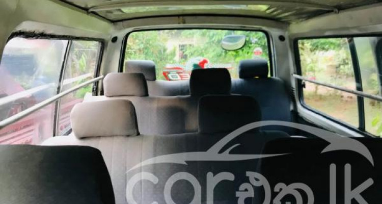 TOYOTA HIACE 1987