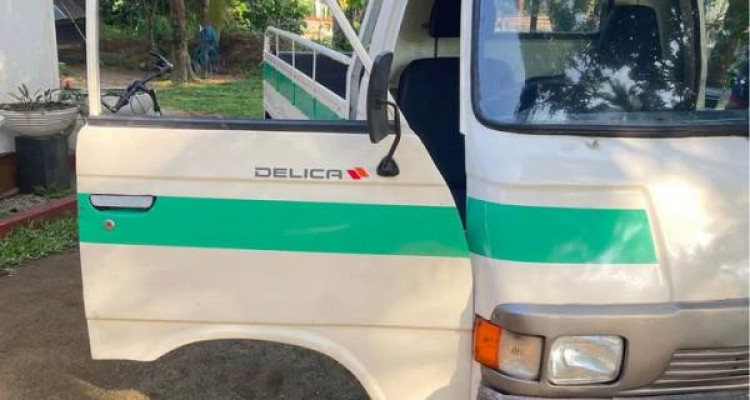 MITSUBISHI DELICA 1976