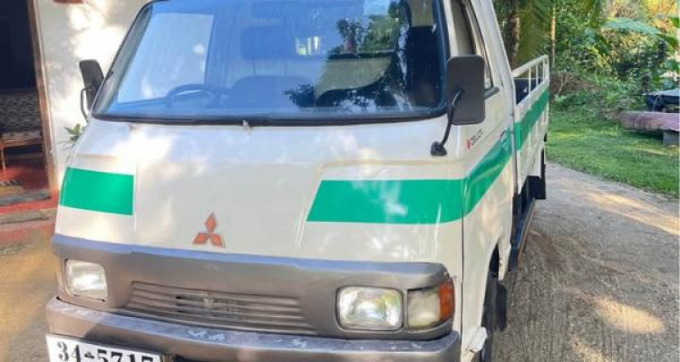MITSUBISHI DELICA 1976