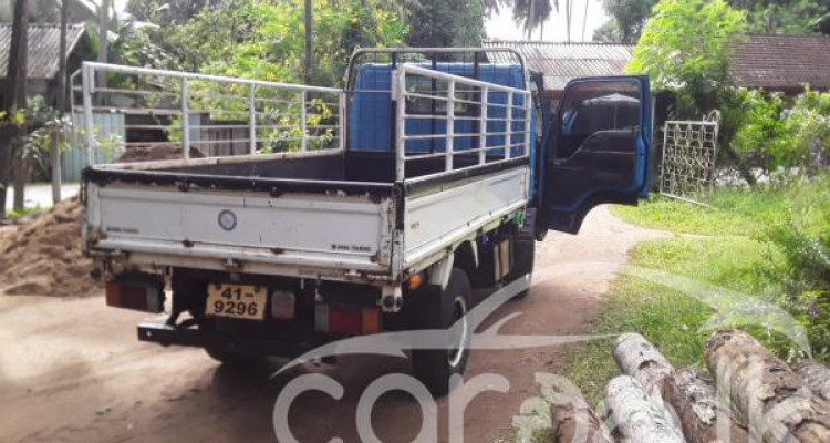 ISUZU ELF 1982