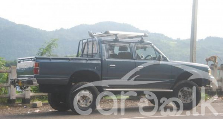 NISSAN DOUBLE CAB 1984