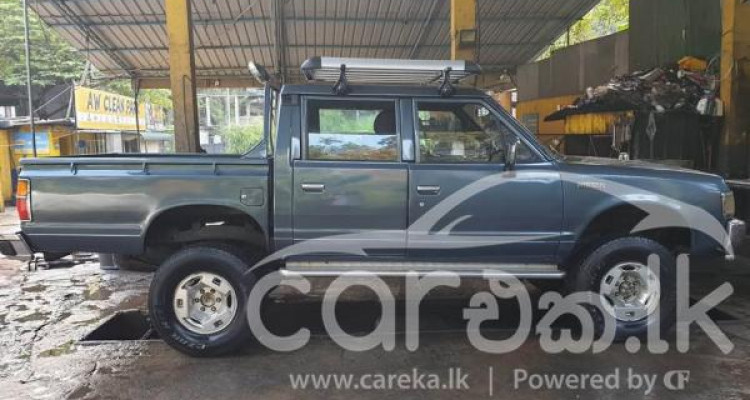NISSAN DOUBLE CAB 1984