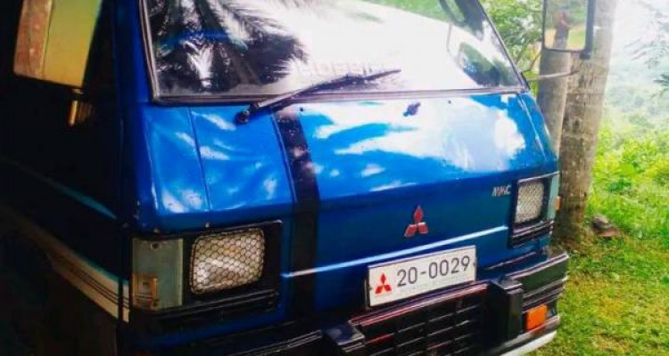 MITSUBISHI DELICA 1982
