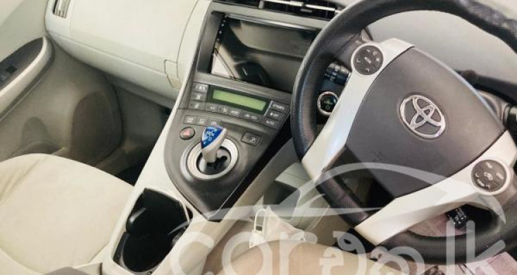 TOYOTA PRIUS 2011