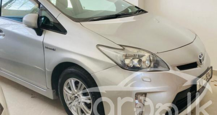 TOYOTA PRIUS 2011
