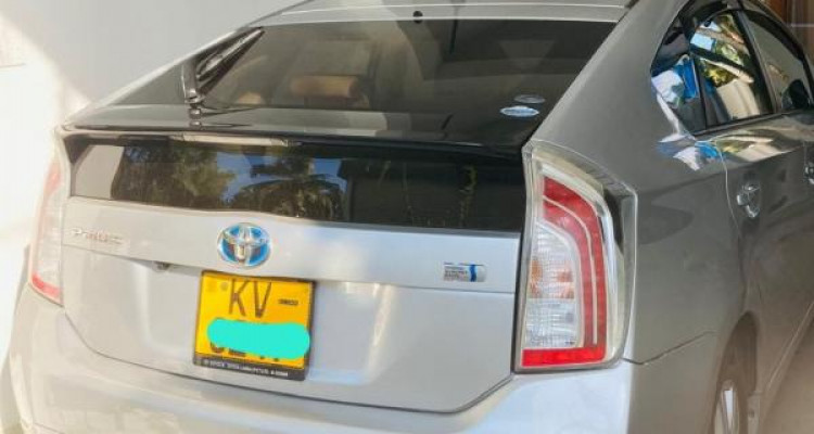 TOYOTA PRIUS 2011
