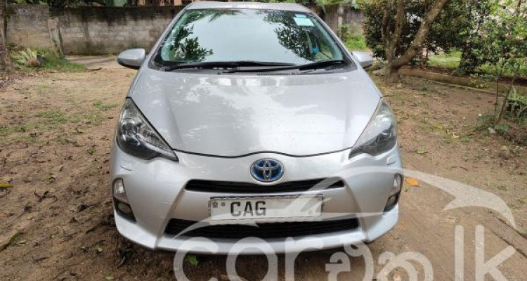 TOYOTA AQUA 2012